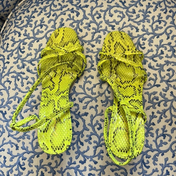 Green snakeskin sandal sling back heels. - Picture 6 of 7